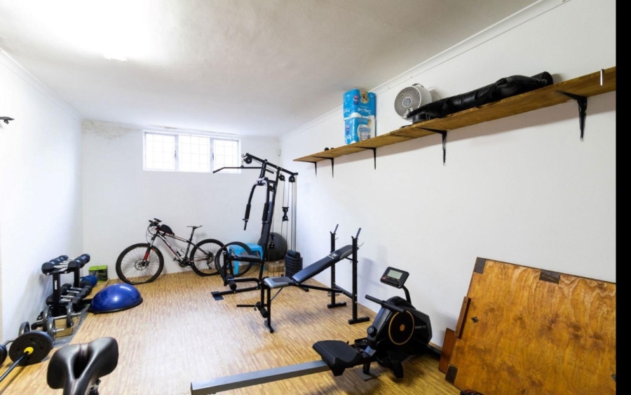 8 Bedroom Property for Sale in Middedorp Western Cape